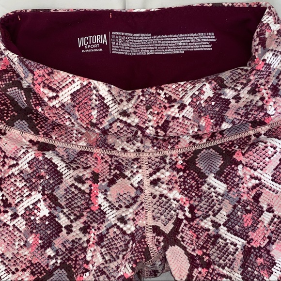 Victoria Secret Sport Snakeskin Knockout Leggings in PINK 💖 Size XS Never Worn - Picture 2 of 3